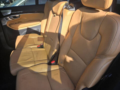 2017 Volvo XC90 T6 Momentum