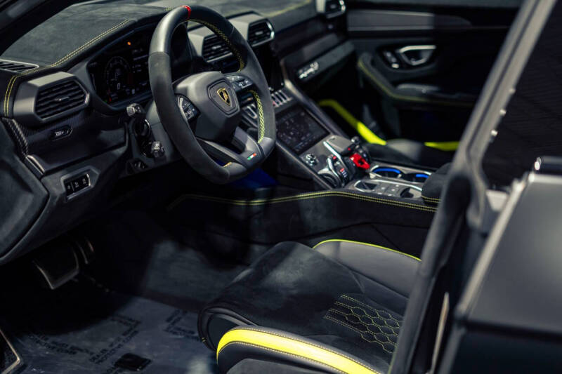 2023 Lamborghini Urus Performante