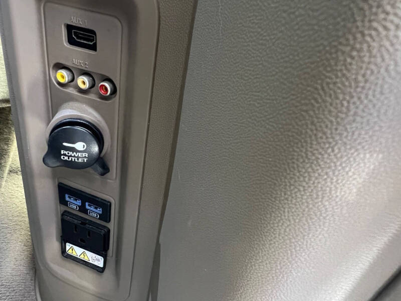 2015 Chrysler Town and Country Touring-L