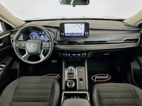 2023 Mitsubishi Outlander PHEV SE