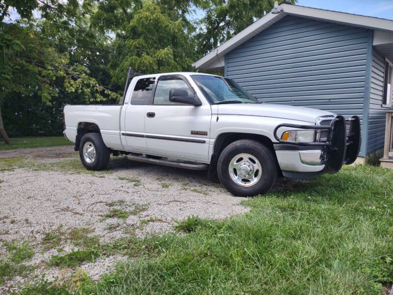 2001 Dodge Ram Pickup 2500 for sale at Dave's Car Corner in Hartford City IN