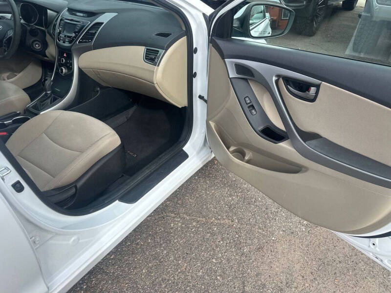 2015 Hyundai Elantra SE