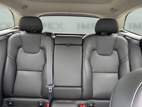 2024 Volvo XC60 B5 Core Dark Theme