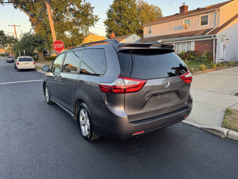 2019 Toyota Sienna LE 8-Passenger