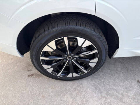 2026 Volvo XC60 T8 Plus