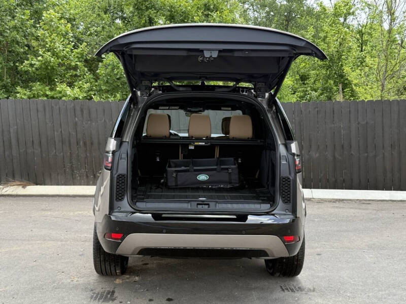 2025 Land Rover Discovery P300 Dynamic SE