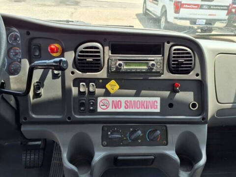 2006 Freightliner M2 106