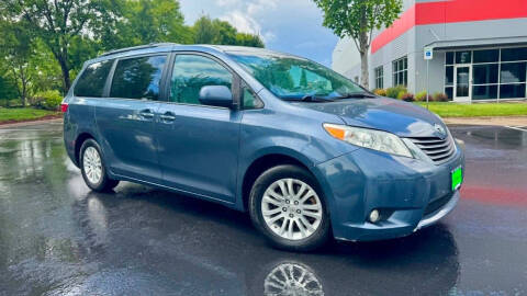 2015 Toyota Sienna XLE 8-Passenger