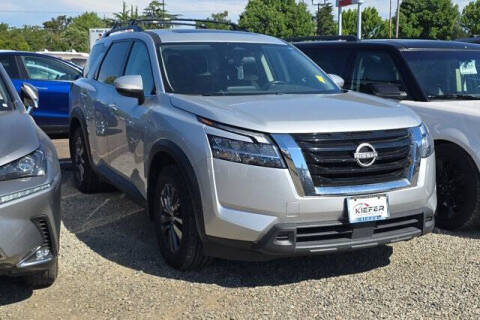 2022 Nissan Pathfinder SV