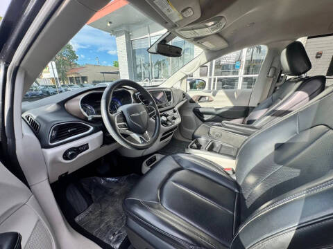 2020 Chrysler Voyager LXi