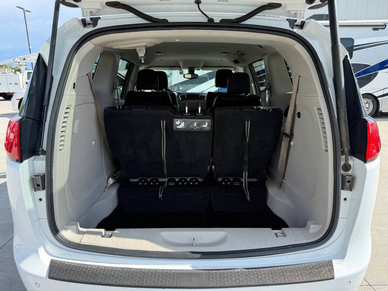 2017 Chrysler Pacifica Touring-L