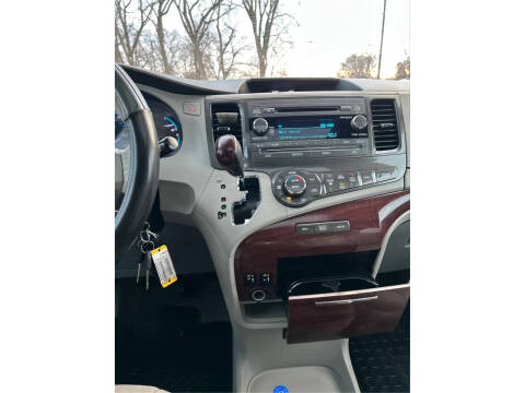 2012 Toyota Sienna