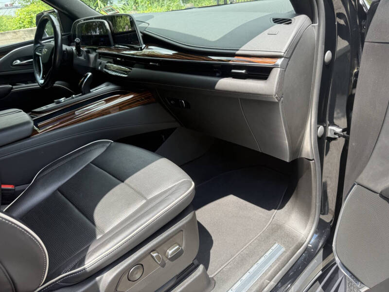 2022 Cadillac Escalade ESV Premium Luxury