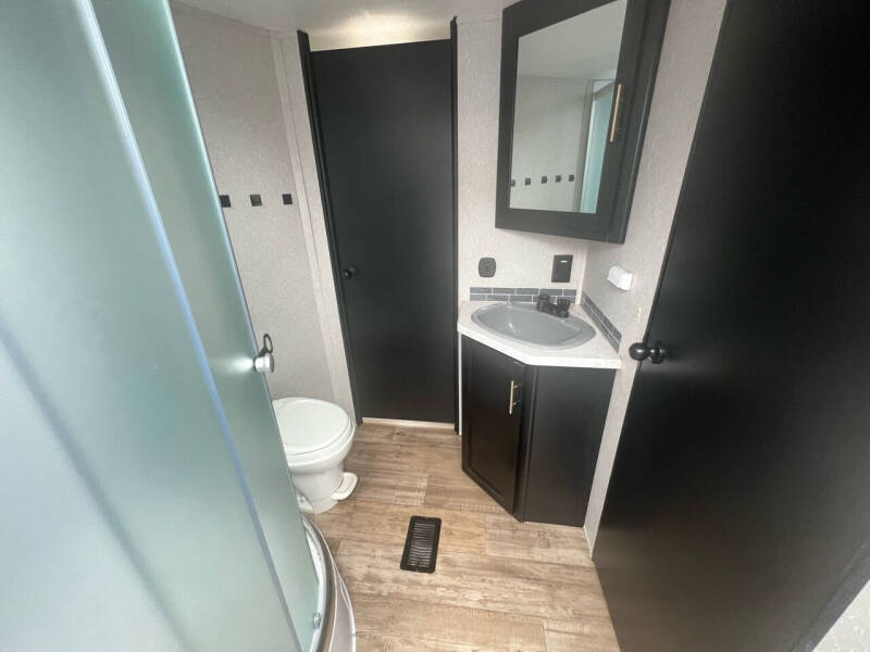 2022 CHEROKEE FOREST RIVER