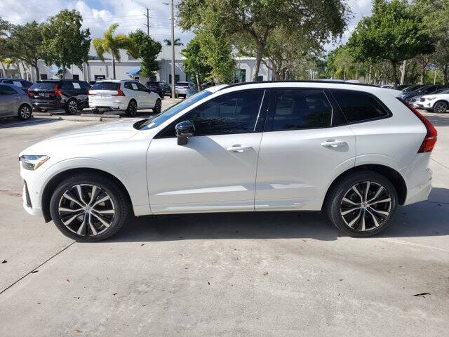 2023 Volvo XC60 B5 Plus Dark Theme