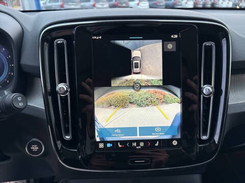 2025 Volvo XC40 B5 Plus Dark Theme