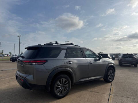 2024 Nissan Pathfinder SV