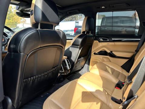 2018 Porsche Cayenne S E-Hybrid Platinum Edition