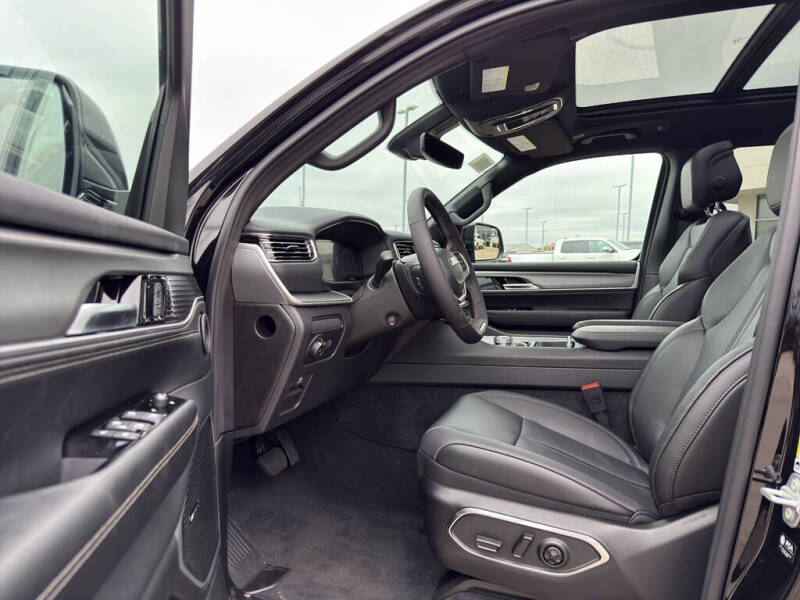 2025 Jeep Wagoneer L