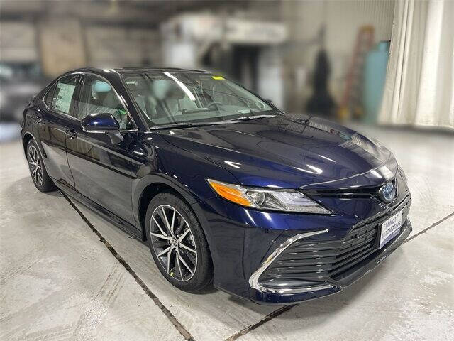 2022 Toyota Camry Hybrid XLE