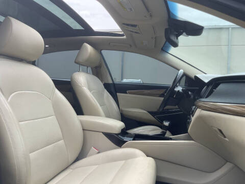 2017 Kia Cadenza Premium