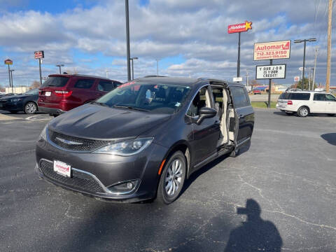 2019 Chrysler Pacifica for sale at Automart 150 in Council Bluffs IA