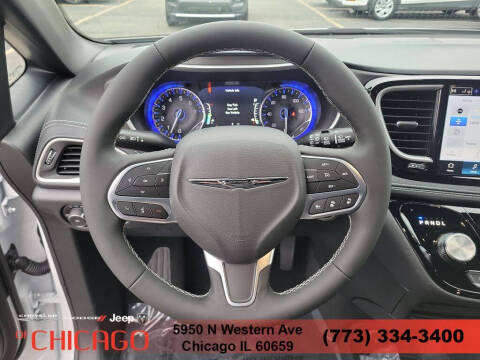 2026 Chrysler Pacifica Select