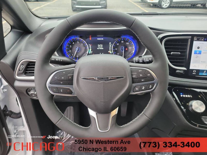 2026 Chrysler Pacifica Select