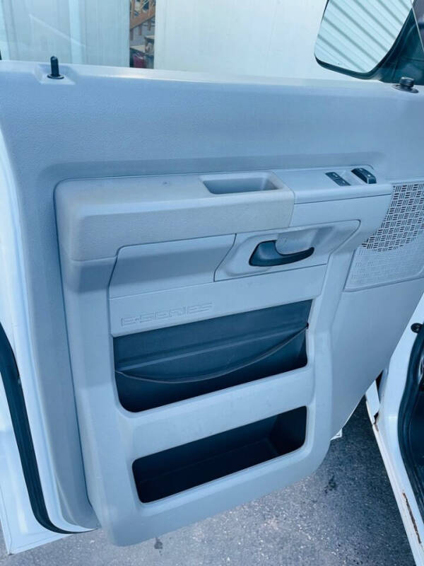 2014 Ford E-Series E-150