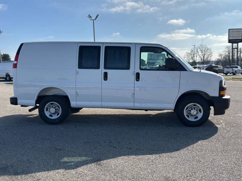 2025 Chevrolet Express 2500