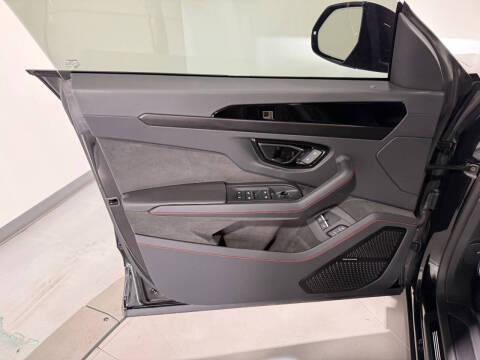 2025 Lamborghini Urus SE