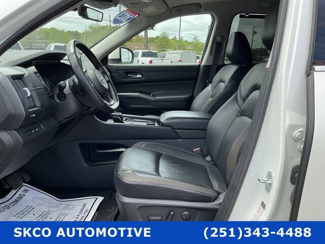 2023 Nissan Pathfinder SL