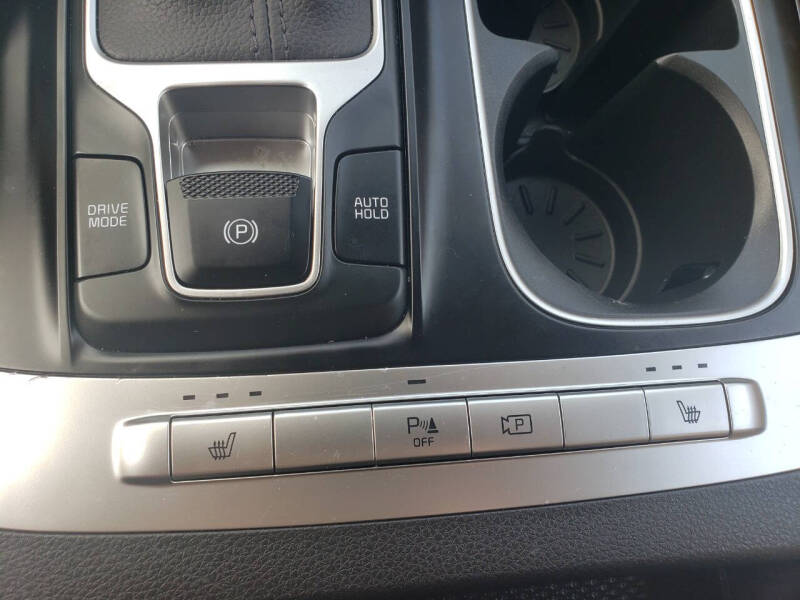 2023 Kia Carnival LX