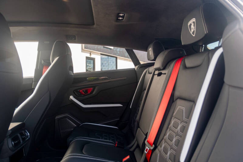 2025 Lamborghini Urus SE