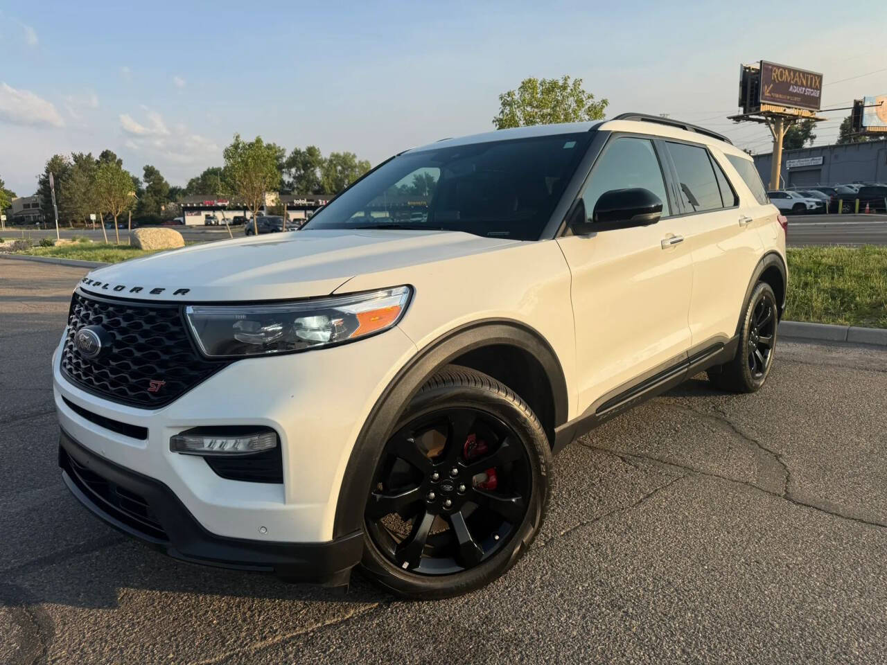 White 2023 Ford Explorer ST AWD ST 4dr SUV 1