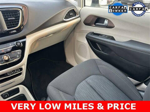 2024 Chrysler Voyager LX