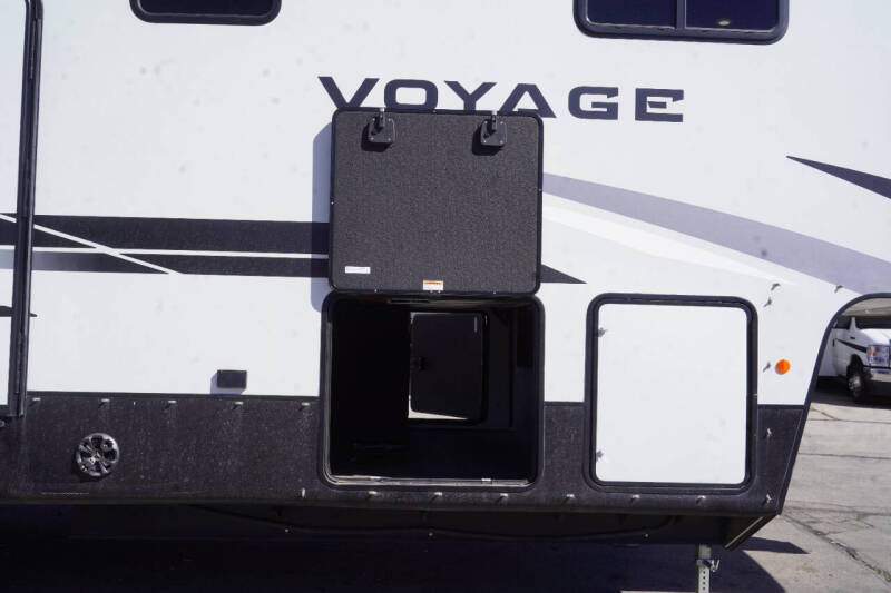 2021 Winnebago Voyage