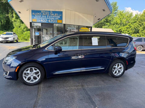 2017 Chrysler Pacifica Touring-L Photo