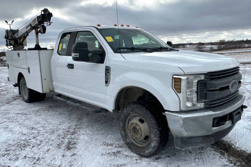 2019 Ford F-350 Super Duty Chassis Cab XL's photo