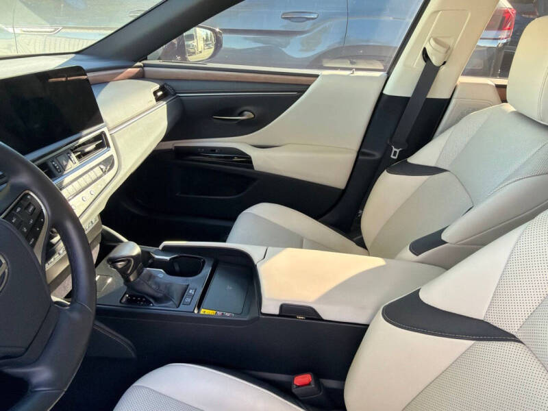 2025 Lexus ES 300h