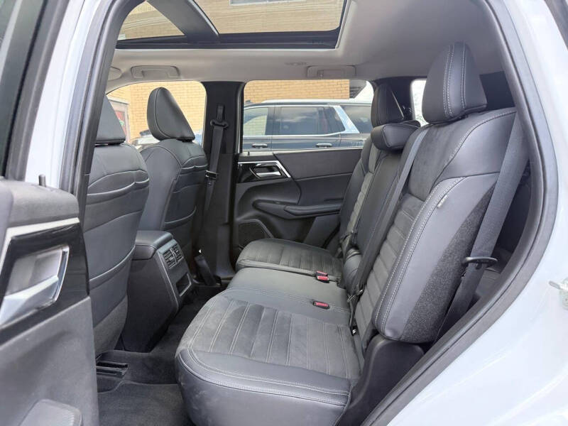 2024 Mitsubishi Outlander SE