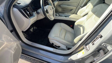 2024 Volvo S60 B5 Plus Dark Theme