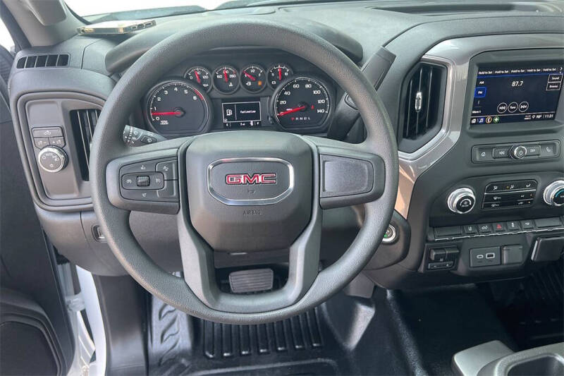 2024 GMC Sierra 2500HD Pro