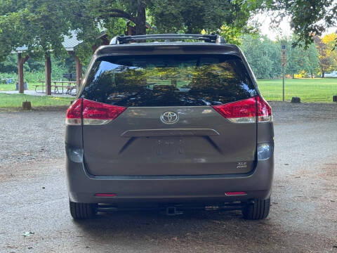 2012 Toyota Sienna XLE 7-Passenger