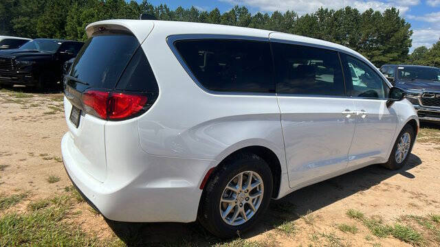 2026 Chrysler Voyager LX