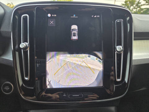 2024 Volvo XC40 B5 Core Dark Theme