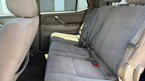 2004 Toyota Sequoia SR5
