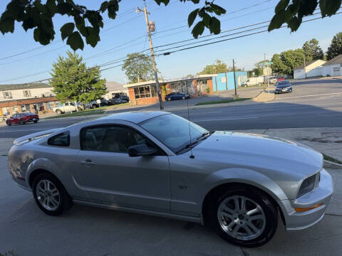 2005 Ford Mustang GT Deluxe