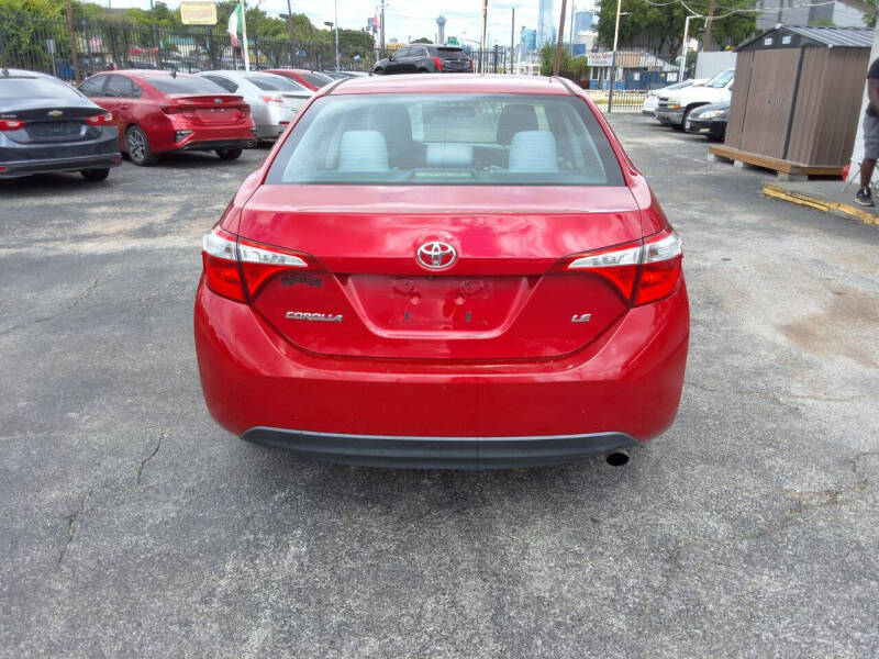 2015 Toyota Corolla LE photo 3