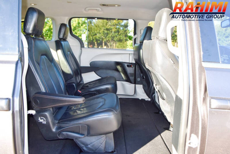 2017 Chrysler Pacifica Touring-L